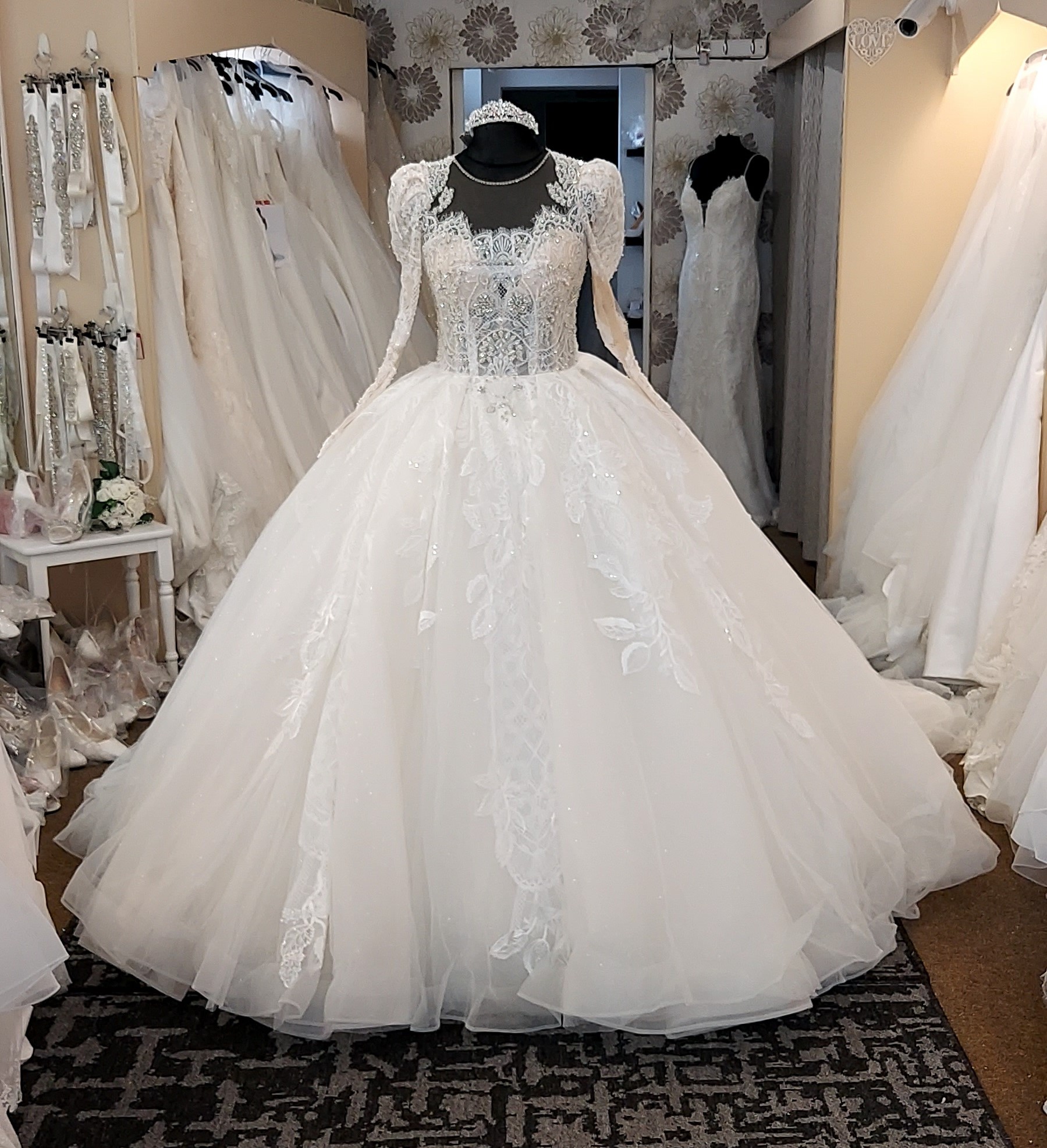 Vintage Luxury Ball Gown Embroidery Lace Bridal Wedding Dress 2024 Bh10 -  China Wedding Dresses and Bridal Dress price | Made-in-China.com
