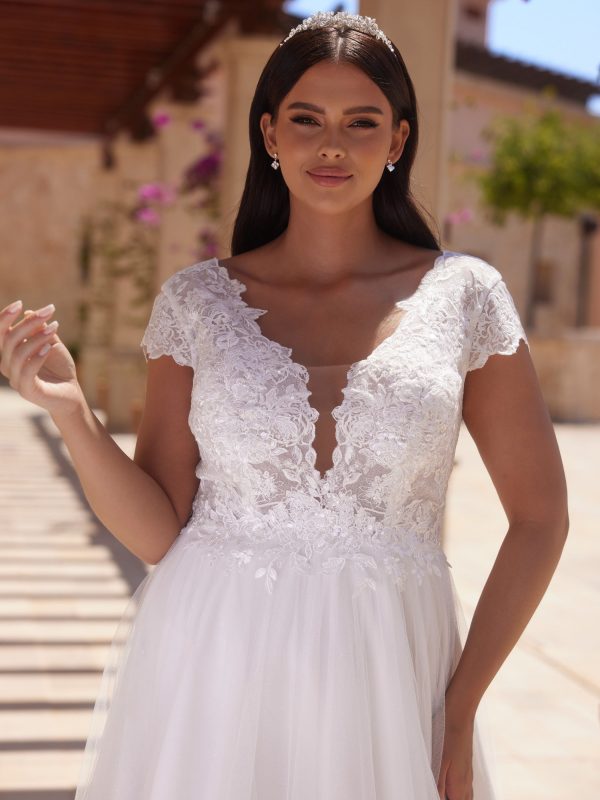 Uriel Wedding Dress - Image 3