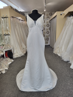 B073 Wedding Dress